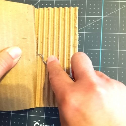 preparing corrugated cardboard for Criuct